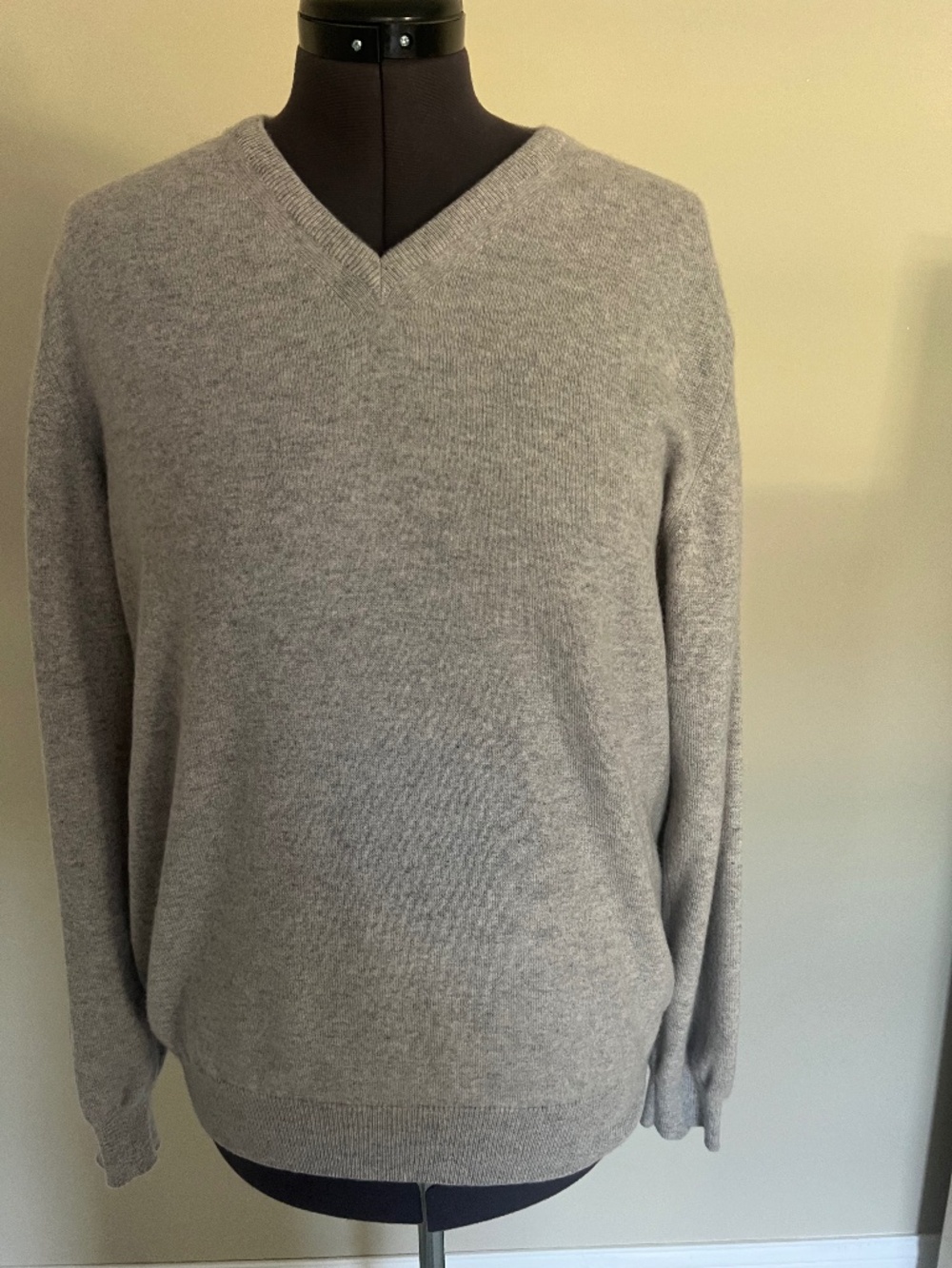 Tahari Womens 100% Cashmere Gray V-Neck Pullover Size XL